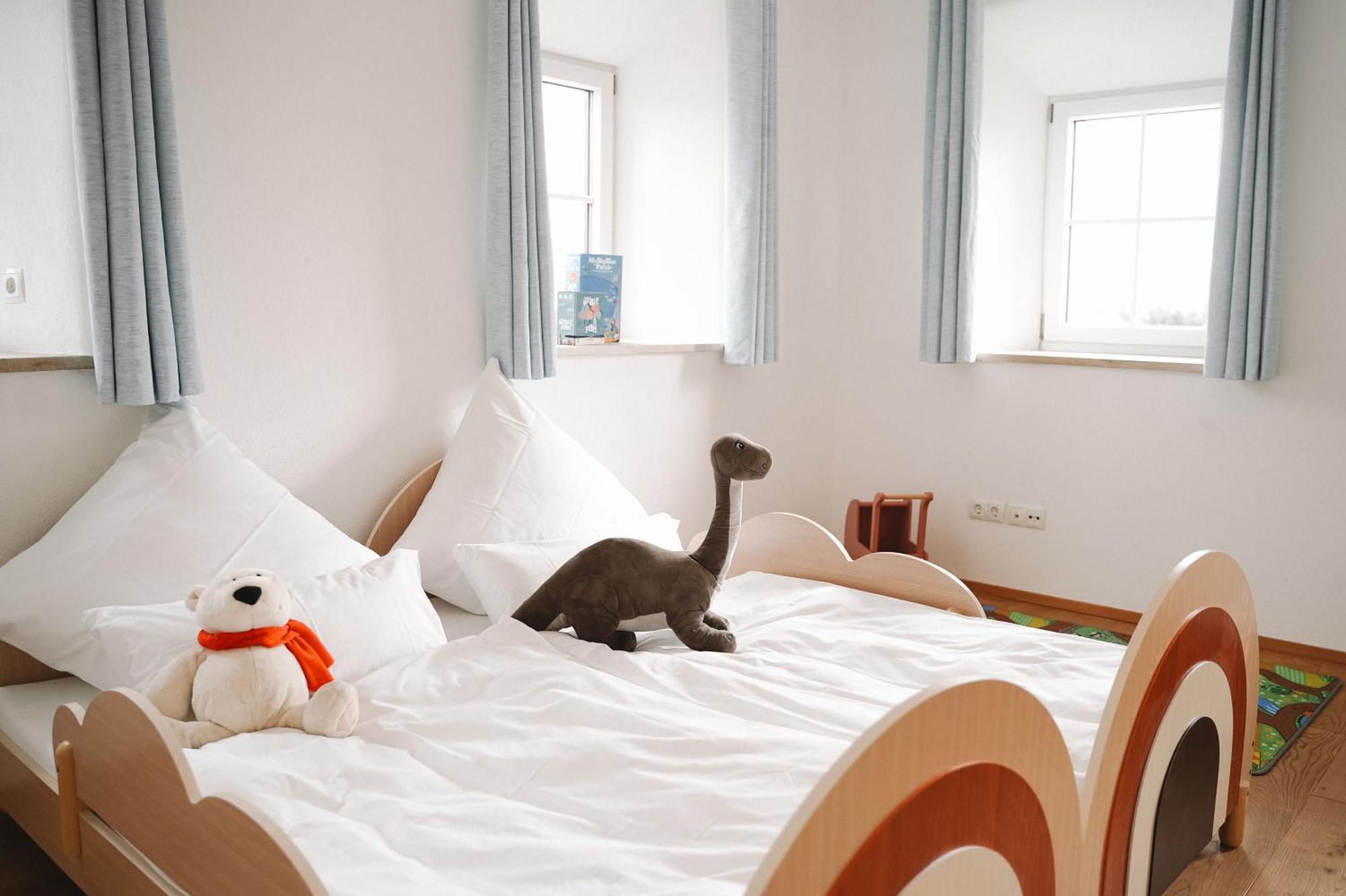 Black Horse Family Apartment - Barrierearm - Pfotenglueck - Familienzeit By Loewenherz Homes Stephanskirchen Ngoại thất bức ảnh