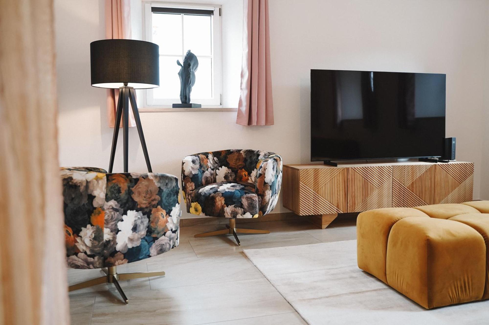 Black Horse Family Apartment - Barrierearm - Pfotenglueck - Familienzeit By Loewenherz Homes Stephanskirchen Ngoại thất bức ảnh